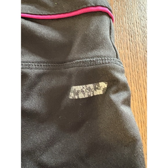 Danskin Womens Fitted Athletic Cropped leggings M 8-10 Black with Pink Accent - Picture 8 of 12